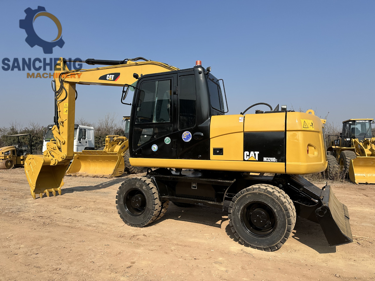 Excavadora de ruedas CATERPILLAR M320D2: foto 1
