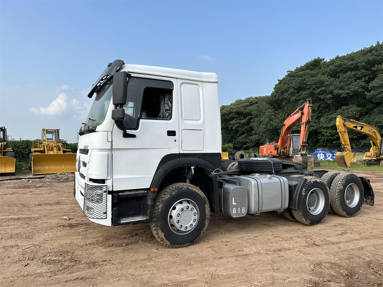 SINOTRUK HOWO 371 Tractor 6X4 - Cabeza tractora: foto 3 SINOTRUK HOWO 371 Tractor 6X4 - Cabeza tractora: foto 3