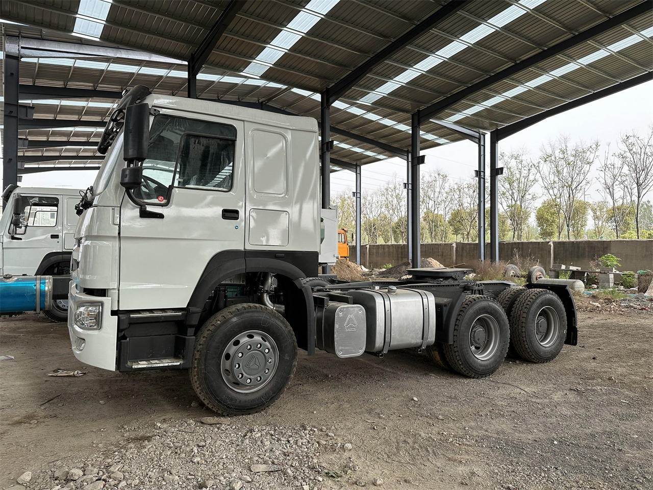 SINOTRUK HOWO 371 Tractor 6X4 - Cabeza tractora: foto 1 SINOTRUK HOWO 371 Tractor 6X4 - Cabeza tractora: foto 1