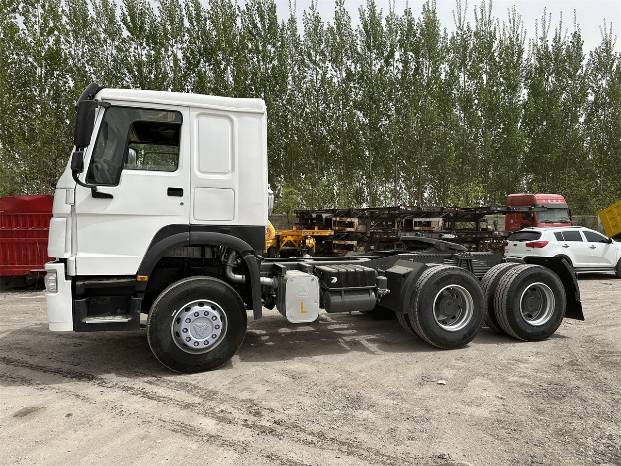 SINOTRUK Howo 371hp Truck Head - Cabeza tractora: foto 5 SINOTRUK Howo 371hp Truck Head - Cabeza tractora: foto 5