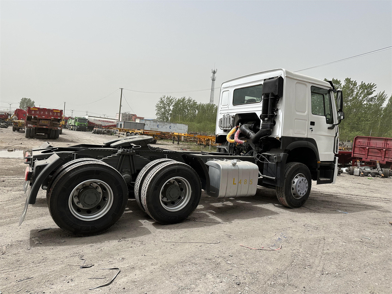 SINOTRUK Howo 371hp Truck Head - Cabeza tractora: foto 3 SINOTRUK Howo 371hp Truck Head - Cabeza tractora: foto 3
