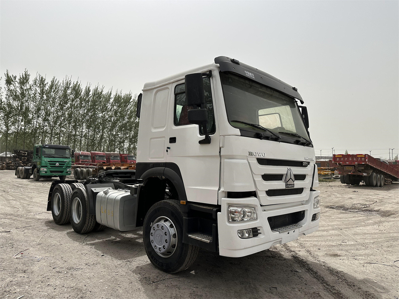 SINOTRUK Howo 371hp Truck Head - Cabeza tractora: foto 1 SINOTRUK Howo 371hp Truck Head - Cabeza tractora: foto 1