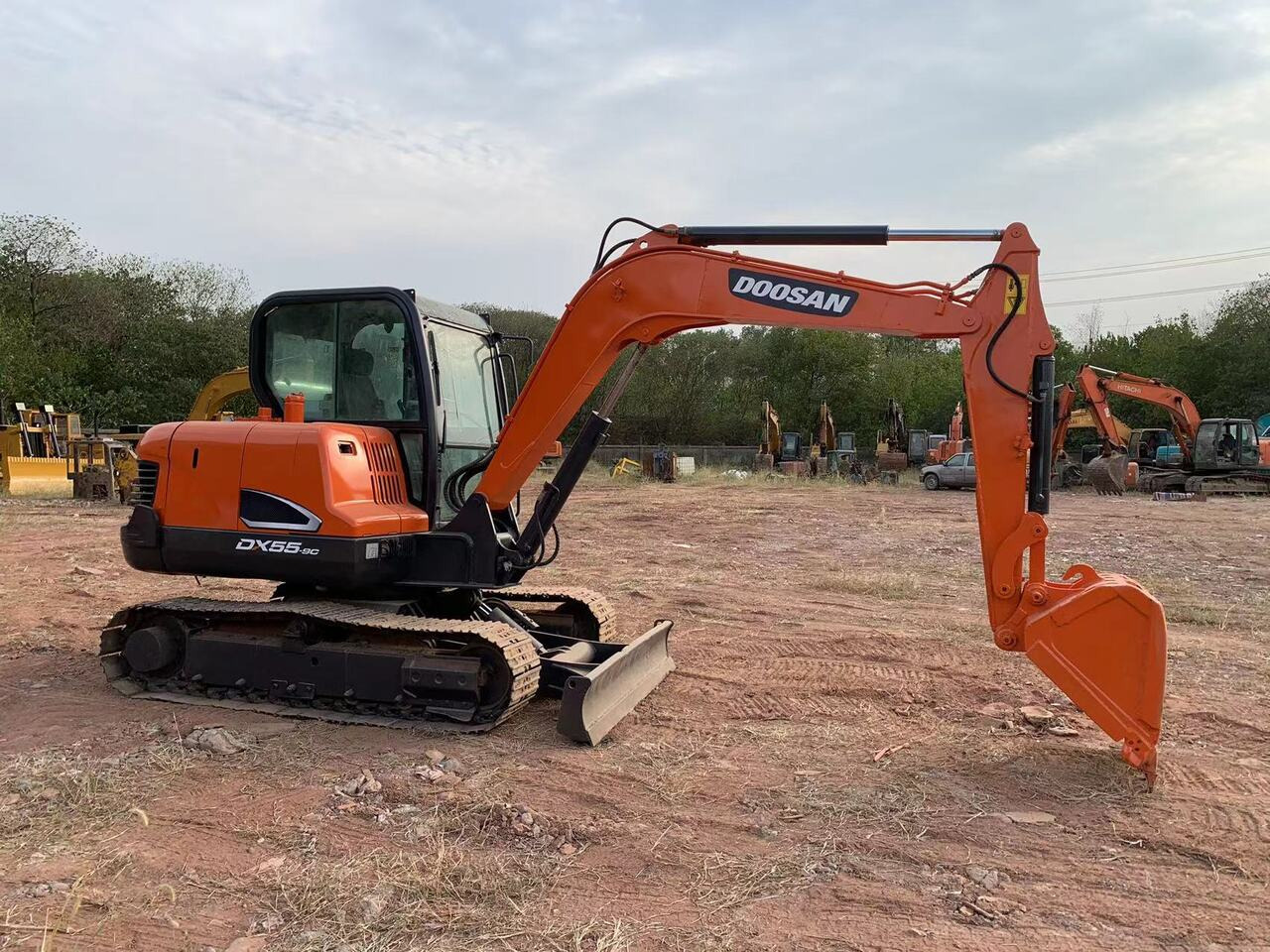 DOOSAN DX55 - Excavadora: foto 1 DOOSAN DX55 - Excavadora: foto 1