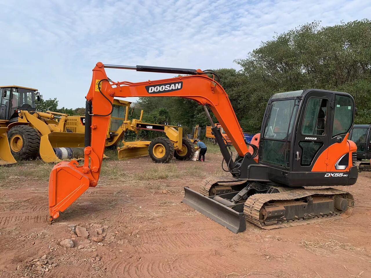 DOOSAN DX55 - Excavadora: foto 1 DOOSAN DX55 - Excavadora: foto 1