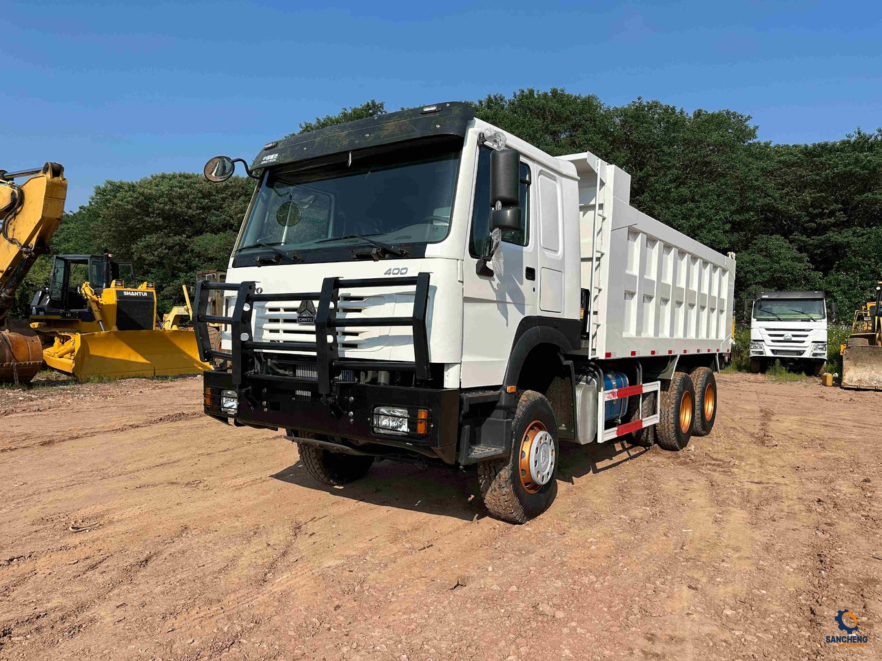 HOWO 400 With Bumper - Volquete camión: foto 1 HOWO 400 With Bumper - Volquete camión: foto 1