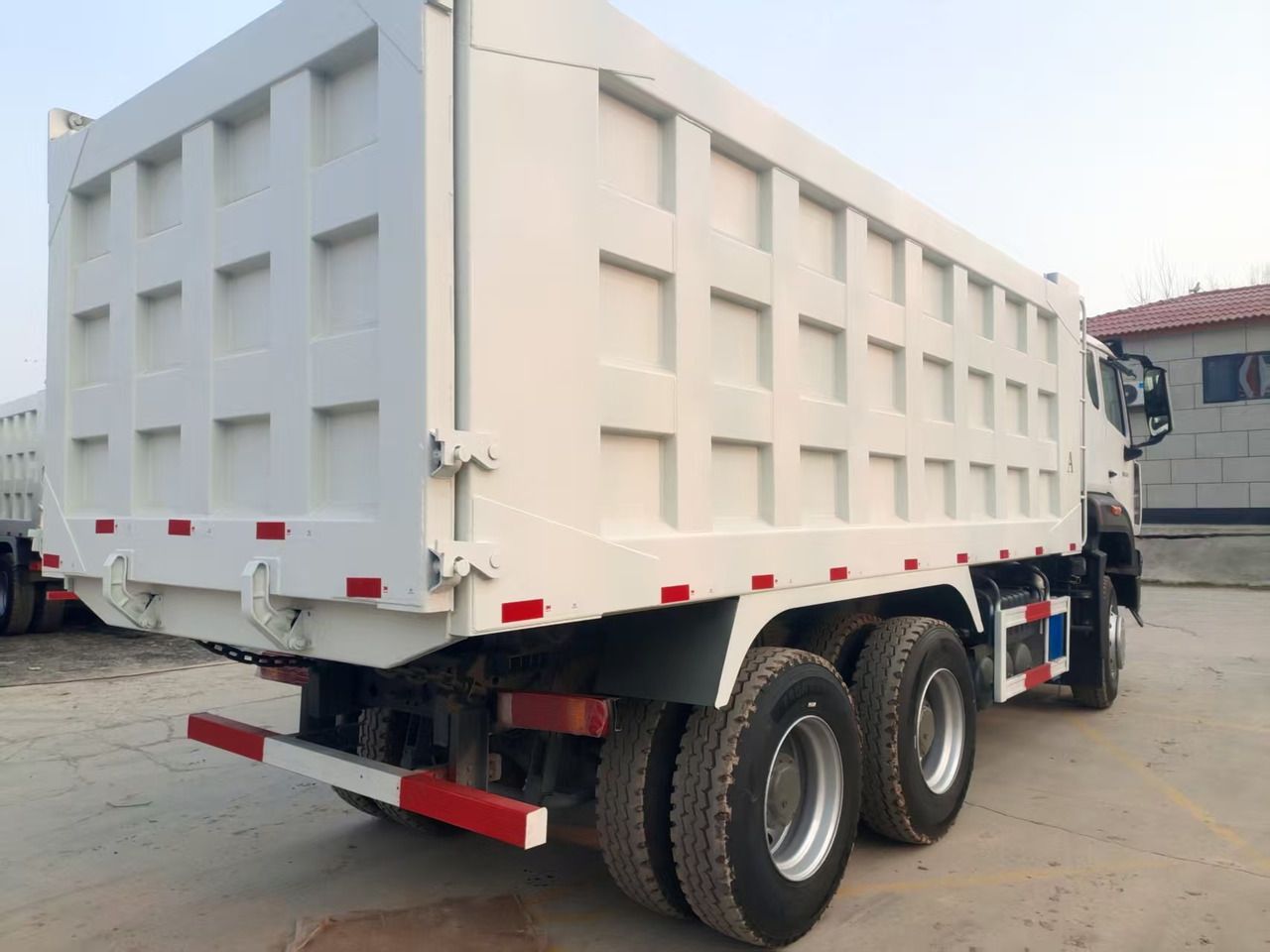 HOWO NX 371HP - Volquete camión: foto 3 HOWO NX 371HP - Volquete camión: foto 3