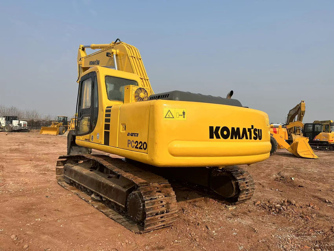 KOMATSU PC220 - Excavadora de cadenas: foto 2 KOMATSU PC220 - Excavadora de cadenas: foto 2