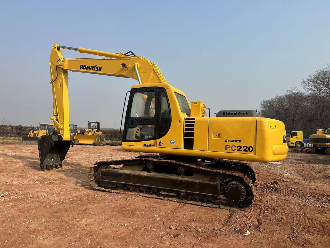 KOMATSU PC220 - Excavadora de cadenas: foto 1 KOMATSU PC220 - Excavadora de cadenas: foto 1