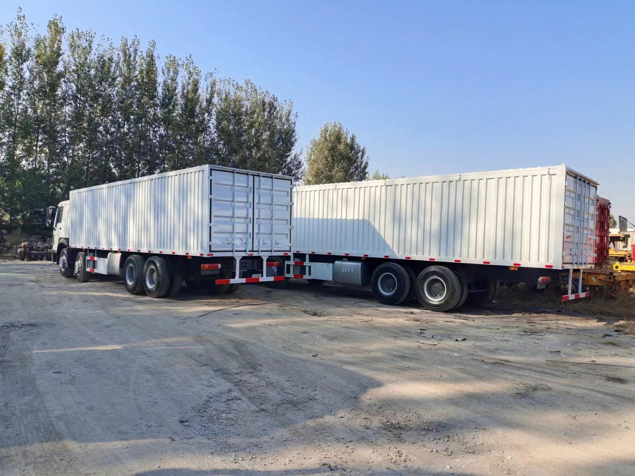 SINOTRUK 400 HOWO Box truck - Isotérmico camión: foto 5 SINOTRUK 400 HOWO Box truck - Isotérmico camión: foto 5