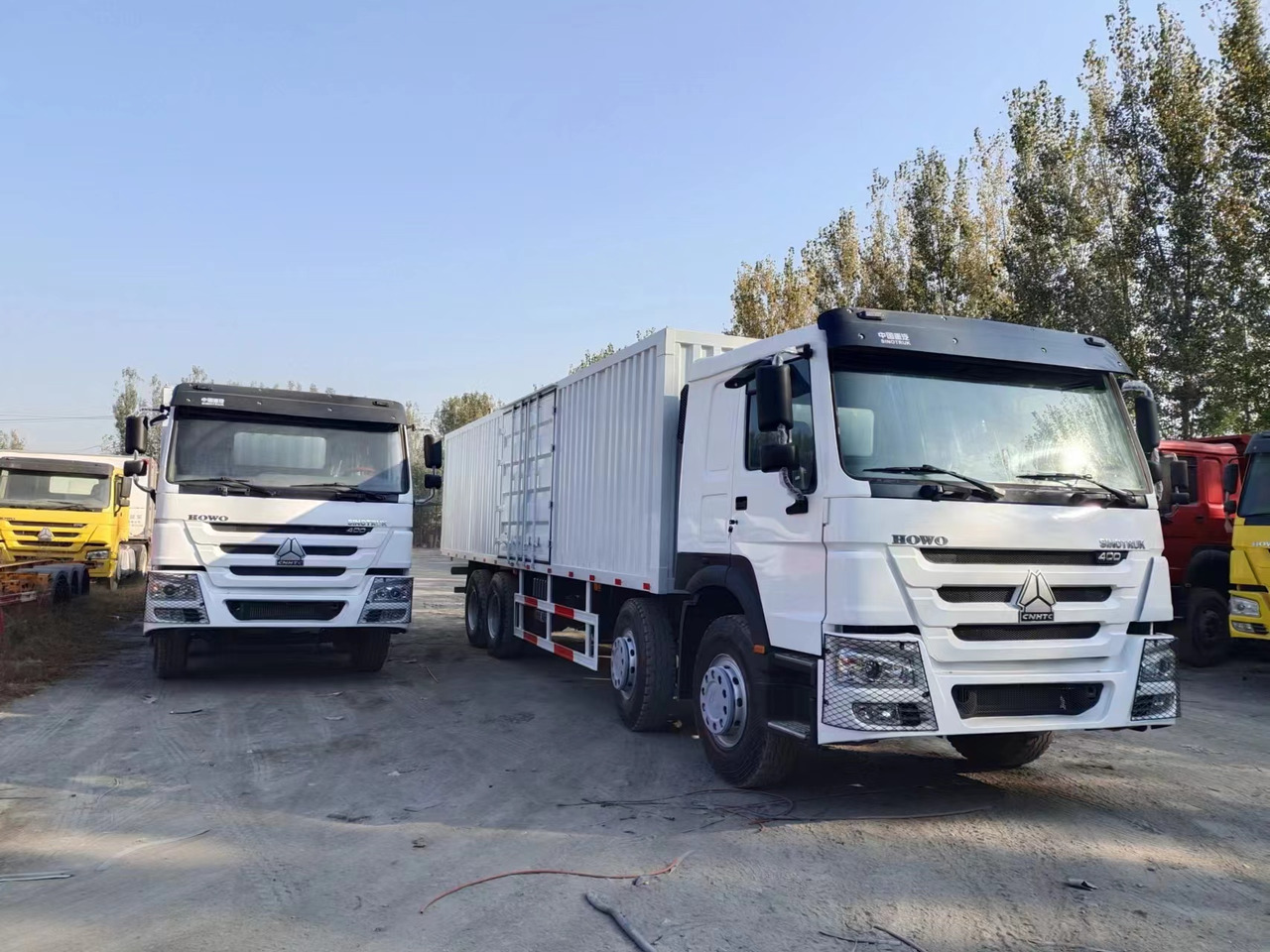 SINOTRUK 400 HOWO Box truck - Isotérmico camión: foto 4 SINOTRUK 400 HOWO Box truck - Isotérmico camión: foto 4