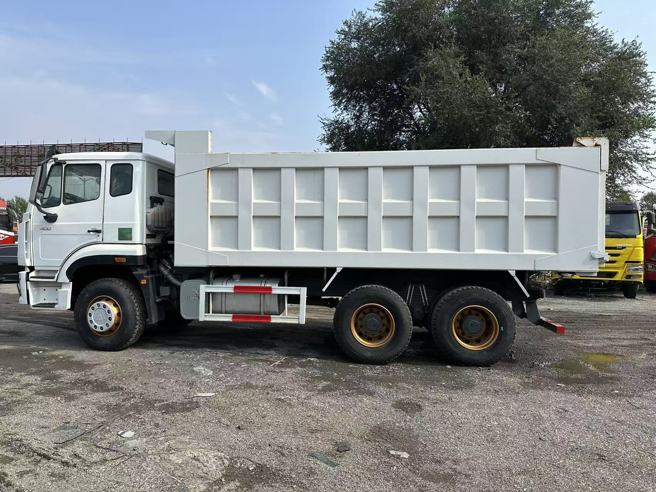 SINOTRUK HOHAN 400hp 6x4 tipper truck - Volquete camión: foto 3 SINOTRUK HOHAN 400hp 6x4 tipper truck - Volquete camión: foto 3