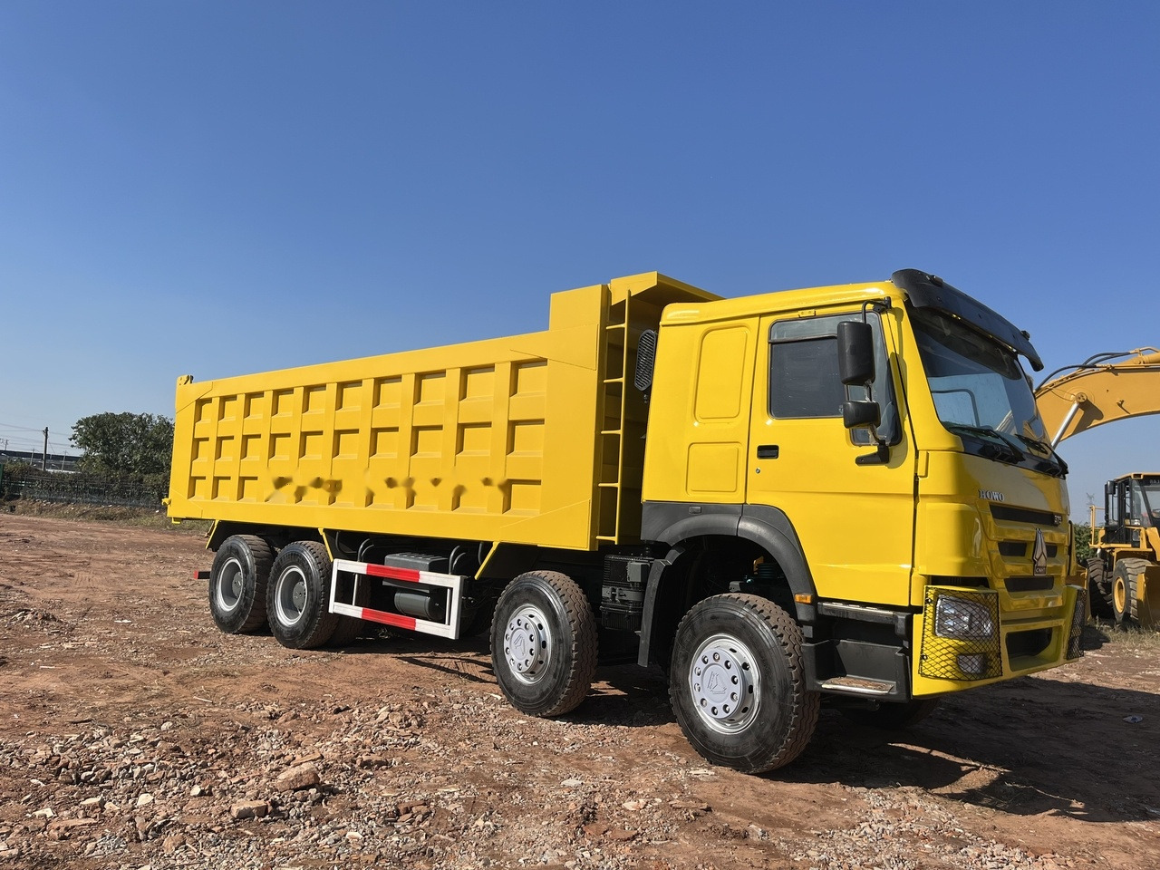 SINOTRUK HOWO 371 Dump Truck 8x4 - Volquete camión: foto 1 SINOTRUK HOWO 371 Dump Truck 8x4 - Volquete camión: foto 1