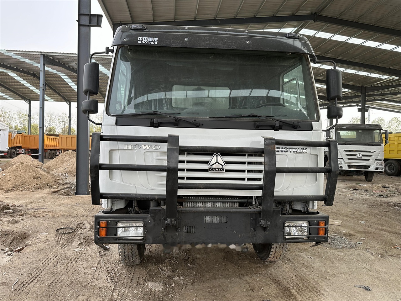 SINOTRUK HOWO 371 Dump Truck - Volquete camión: foto 2 SINOTRUK HOWO 371 Dump Truck - Volquete camión: foto 2