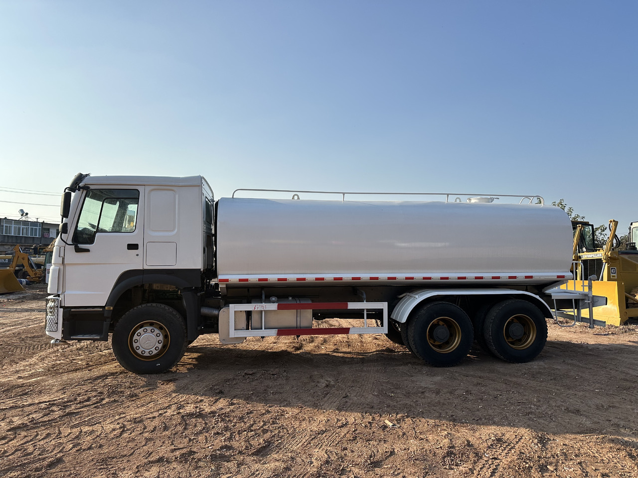 SINOTRUK HOWO 371 Water Tanker Truck - Cisterna camión: foto 5 SINOTRUK HOWO 371 Water Tanker Truck - Cisterna camión: foto 5
