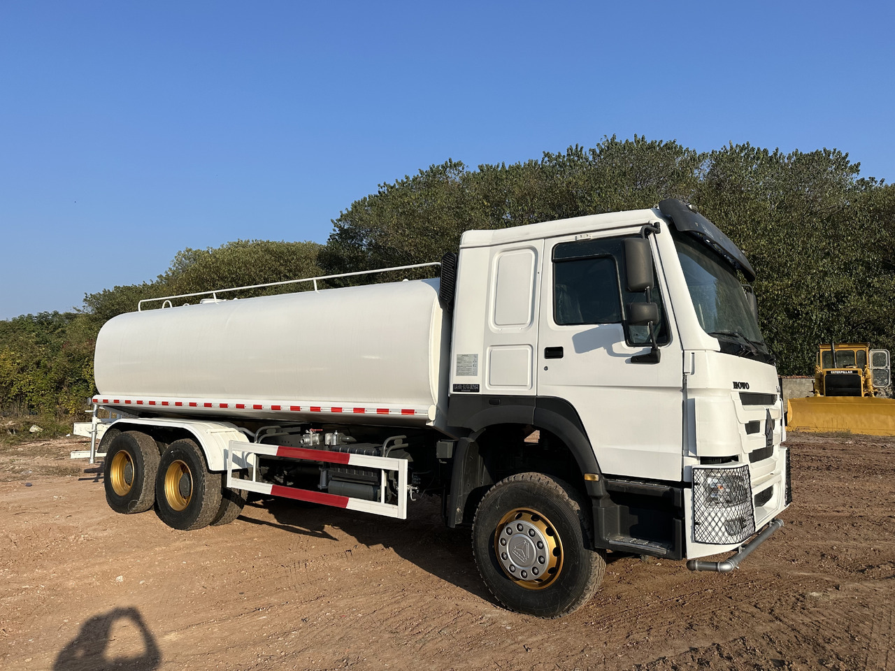 SINOTRUK HOWO 371 Water Tanker Truck - Cisterna camión: foto 3 SINOTRUK HOWO 371 Water Tanker Truck - Cisterna camión: foto 3