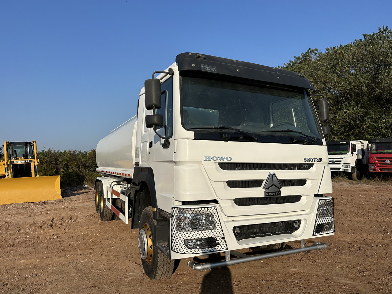 SINOTRUK HOWO 371 Water Tanker Truck - Cisterna camión: foto 1 SINOTRUK HOWO 371 Water Tanker Truck - Cisterna camión: foto 1