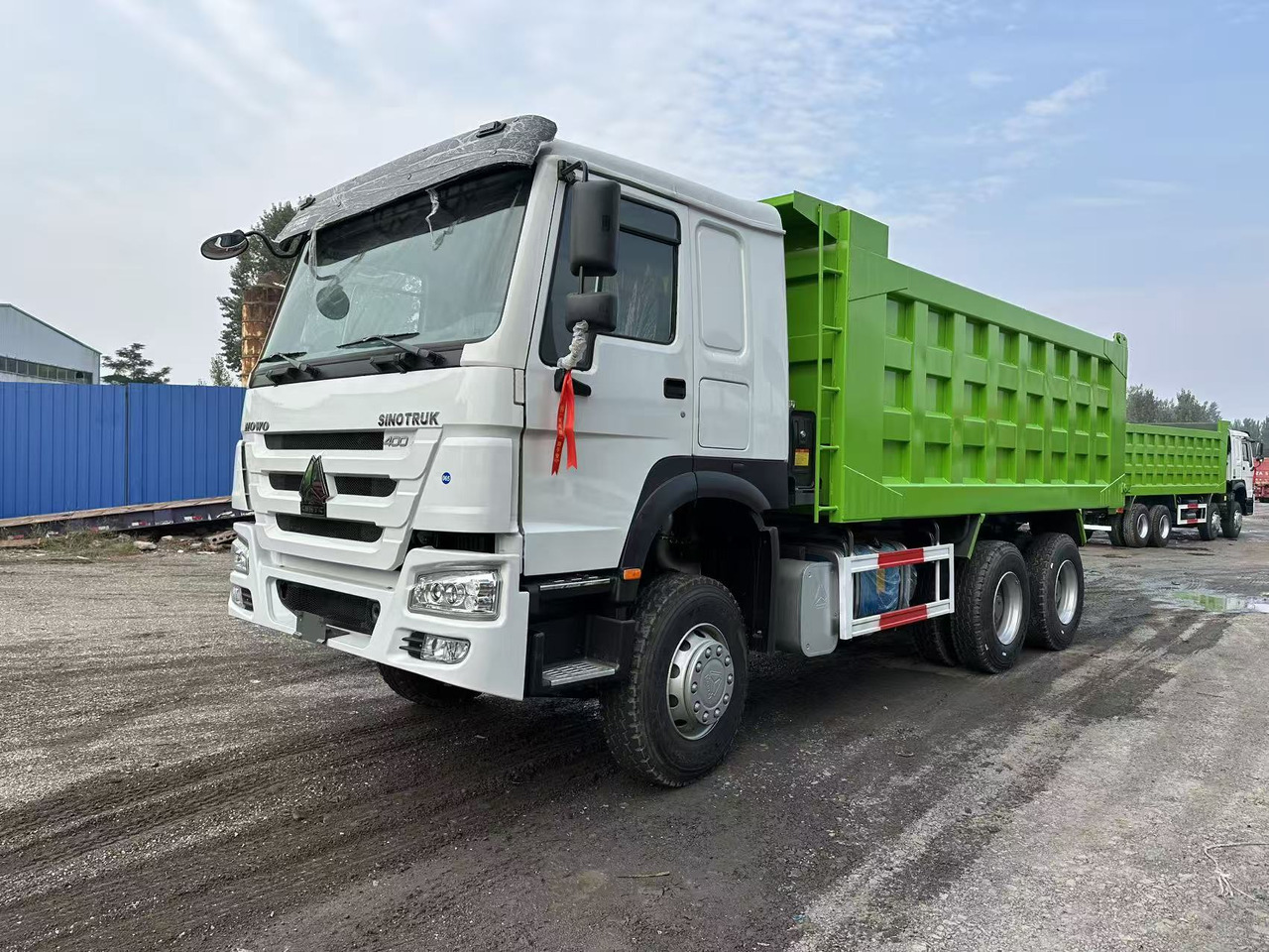 SINOTRUK HOWO 400HP 6X4 Tipper Truck - Volquete camión: foto 2 SINOTRUK HOWO 400HP 6X4 Tipper Truck - Volquete camión: foto 2