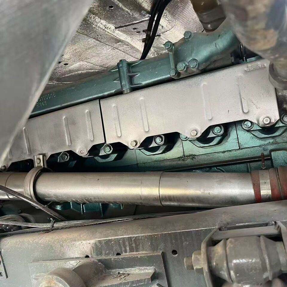 SINOTRUK HOWO 420HP 8x4 - Volquete camión: foto 3 SINOTRUK HOWO 420HP 8x4 - Volquete camión: foto 3