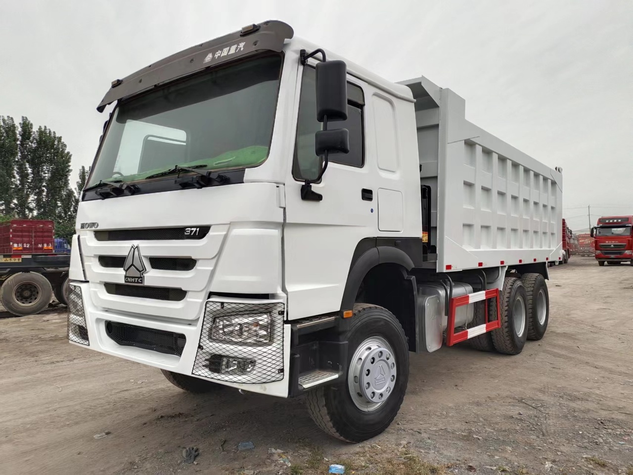 SINOTRUK HOWO Dump truck 371 6x4 - Volquete camión: foto 2 SINOTRUK HOWO Dump truck 371 6x4 - Volquete camión: foto 2
