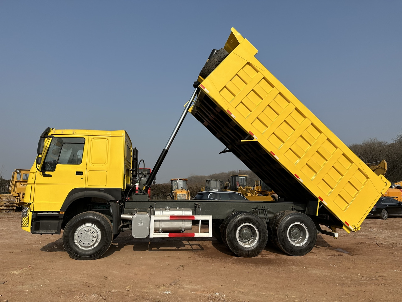 SINOTRUK Howo 6x4 Dump truck 371hp - Volquete camión: foto 5 SINOTRUK Howo 6x4 Dump truck 371hp - Volquete camión: foto 5