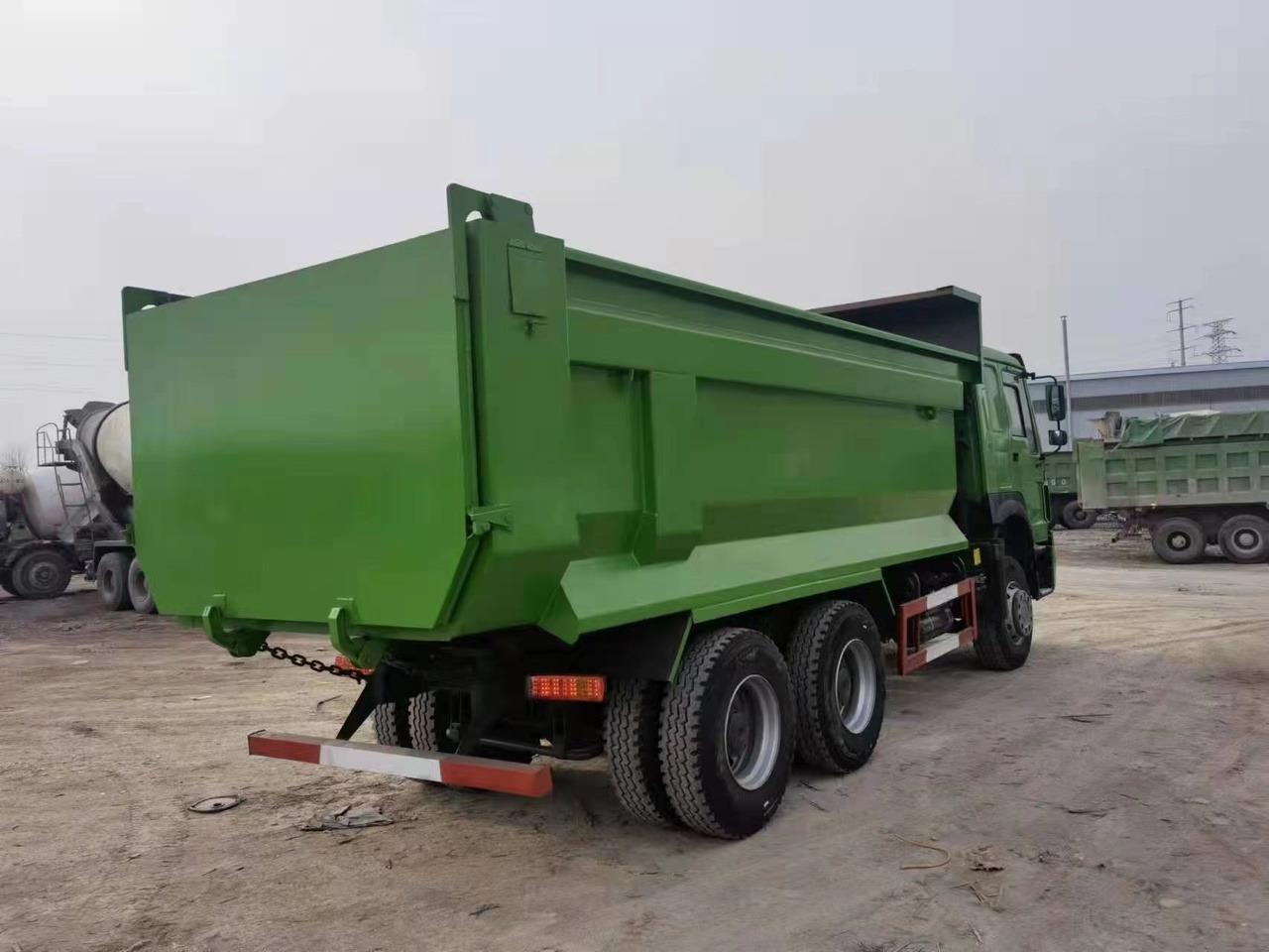 SINOTRUK Howo 6x4 Dump truck 371hp - Volquete camión: foto 5 SINOTRUK Howo 6x4 Dump truck 371hp - Volquete camión: foto 5