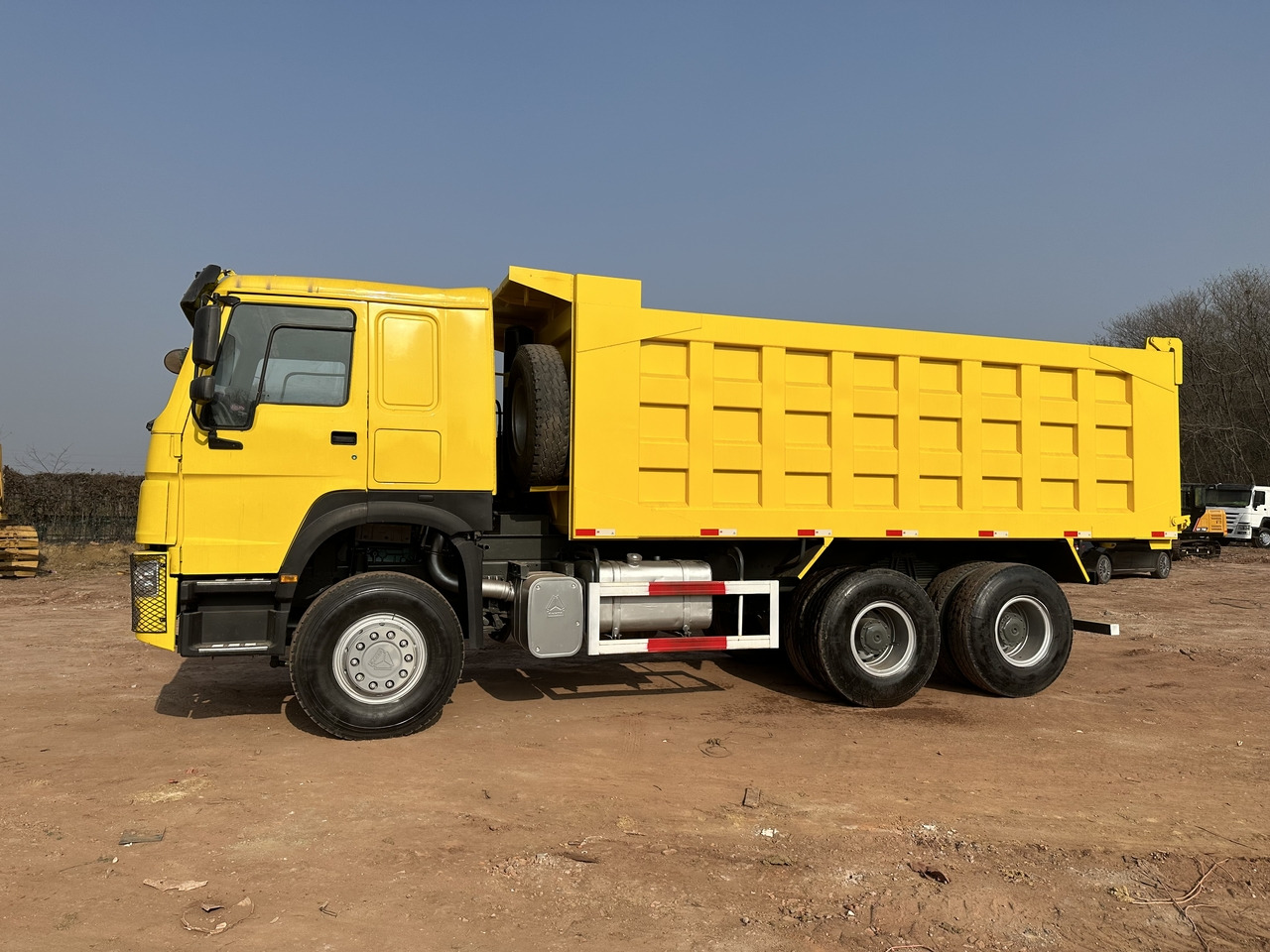 SINOTRUK Howo 6x4 Dump truck 371hp - Volquete camión: foto 3 SINOTRUK Howo 6x4 Dump truck 371hp - Volquete camión: foto 3
