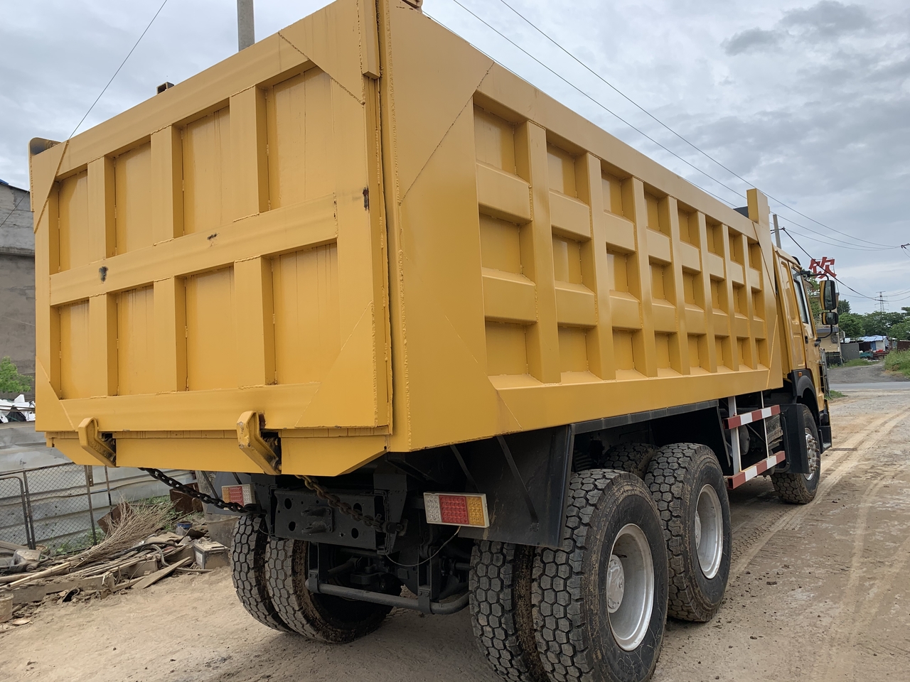 SINOTRUK Howo Dump truck 371 - Volquete camión: foto 2 SINOTRUK Howo Dump truck 371 - Volquete camión: foto 2