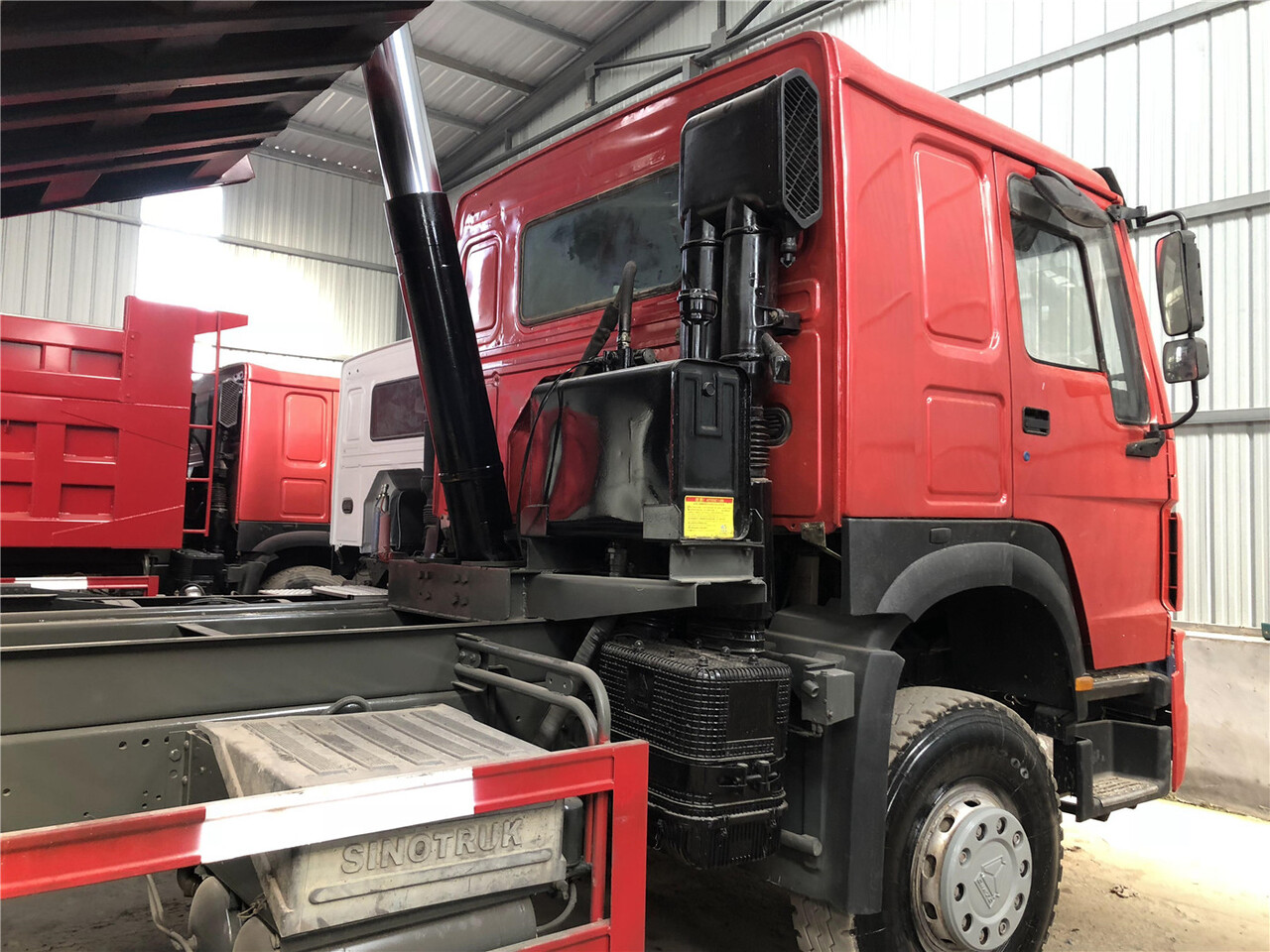 SINOTRUK Howo Dump truck 371 - Volquete camión: foto 4 SINOTRUK Howo Dump truck 371 - Volquete camión: foto 4