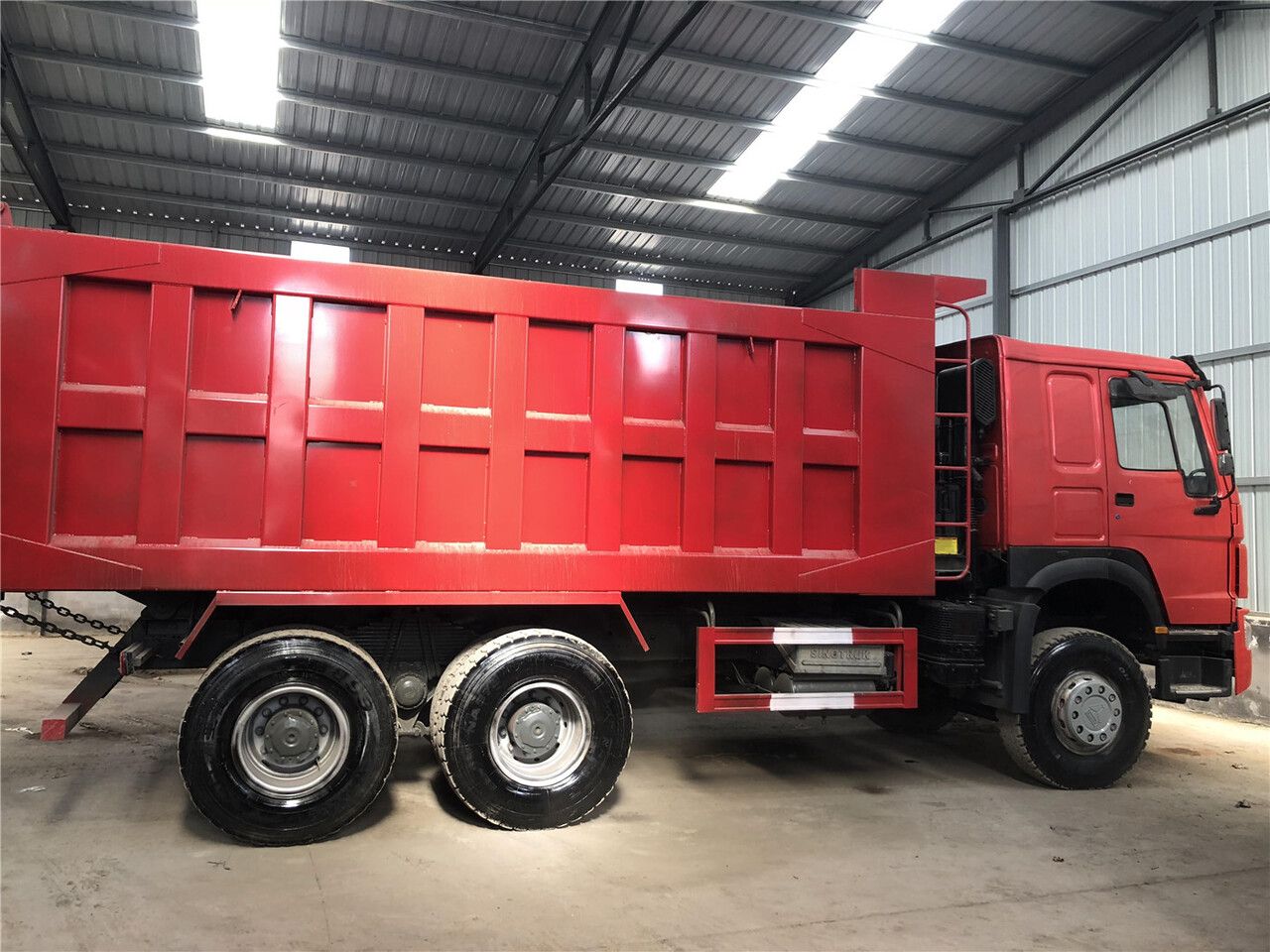 SINOTRUK Howo Dump truck 371hp - Volquete camión: foto 2 SINOTRUK Howo Dump truck 371hp - Volquete camión: foto 2