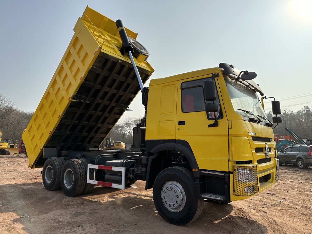 SINOTRUK Howo Dump truck 371hp - Volquete camión: foto 3 SINOTRUK Howo Dump truck 371hp - Volquete camión: foto 3