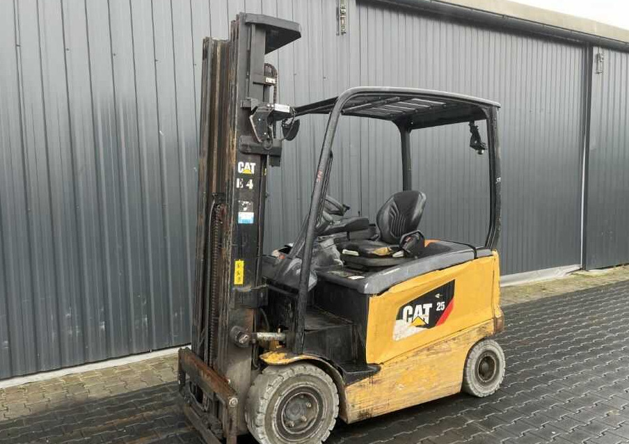 CAT Lift Trucks EP25CN - Carretilla elevadora eléctrica: foto 1 CAT Lift Trucks EP25CN - Carretilla elevadora eléctrica: foto 1