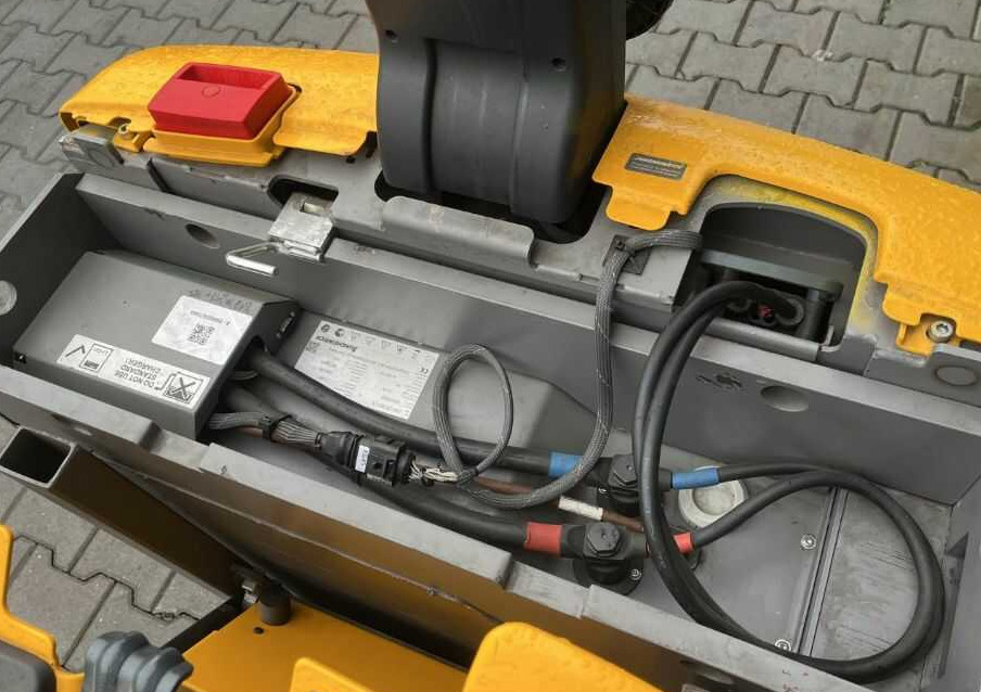 Jungheinrich EZS350 - Remolcadora: foto 5 Jungheinrich EZS350 - Remolcadora: foto 5