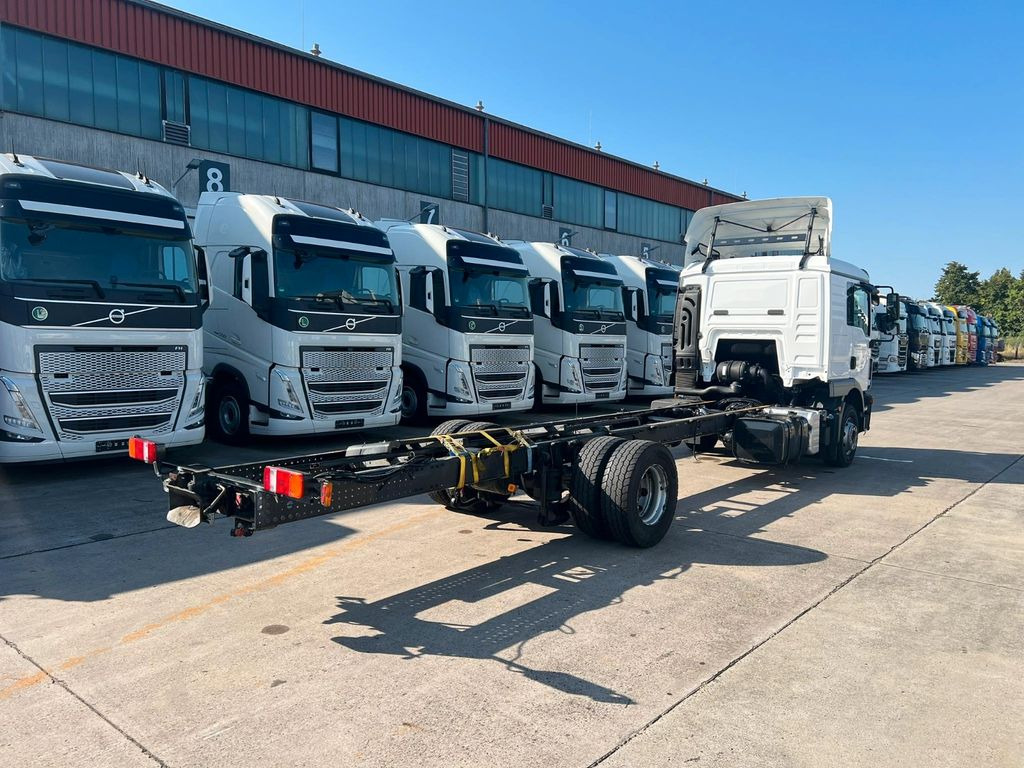 MAN TGM 12.290 * KLIMA * MOTORBREMSE * STANDHEIZUNG - Chasis camión: foto 4 MAN TGM 12.290 * KLIMA * MOTORBREMSE * STANDHEIZUNG - Chasis camión: foto 4