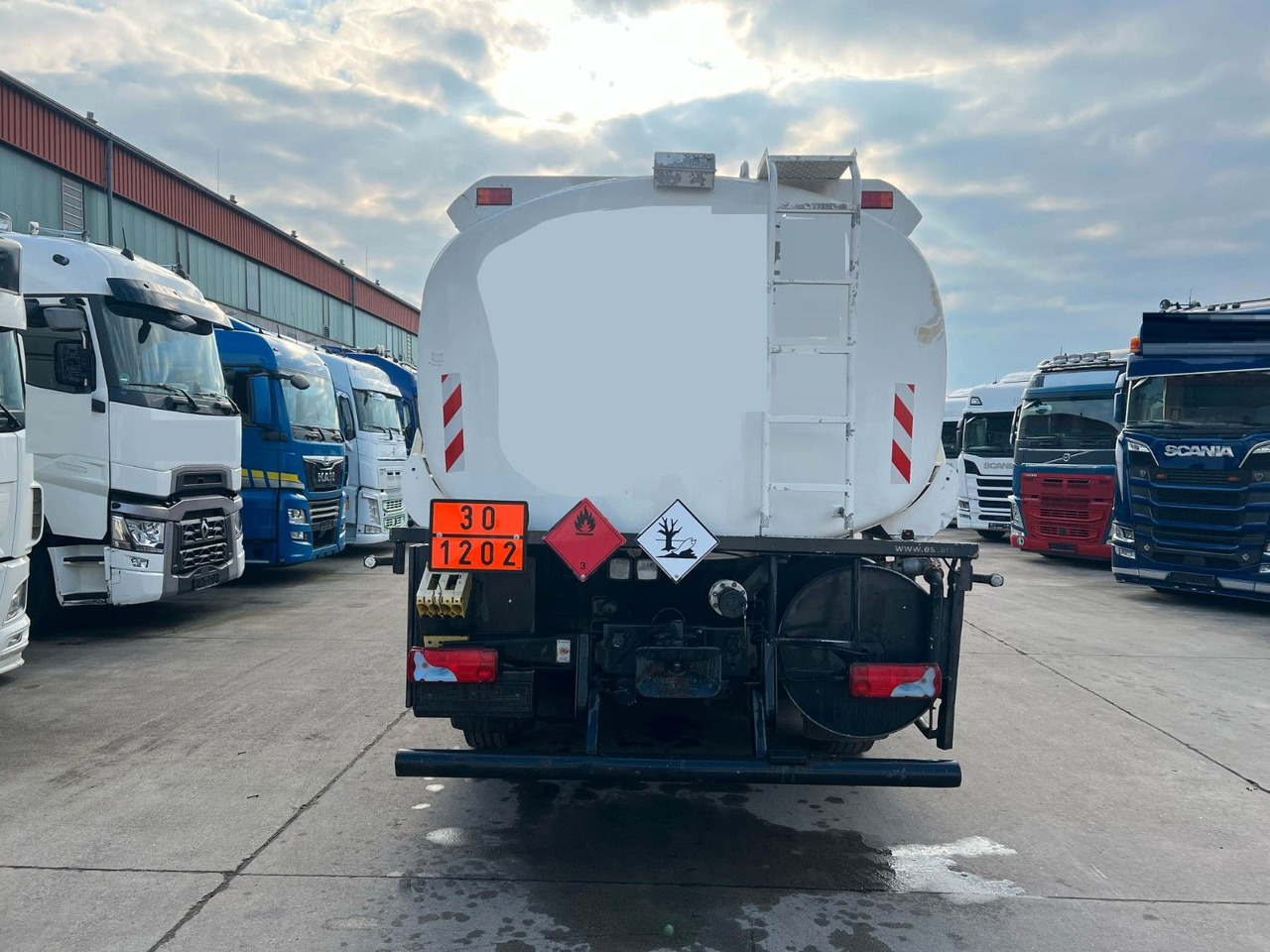 MAN TGS 26.440 * RETARDER * OBEN UND UNTENBEFÜLLÜNG - Cisterna camión: foto 5 MAN TGS 26.440 * RETARDER * OBEN UND UNTENBEFÜLLÜNG - Cisterna camión: foto 5