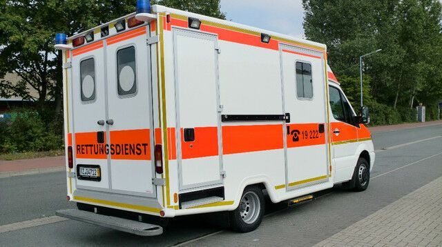 Mercedes-Benz Sprinter 516 WAS 12 Monate Garantie // - Ambulancia: foto 5 Mercedes-Benz Sprinter 516 WAS 12 Monate Garantie // - Ambulancia: foto 5