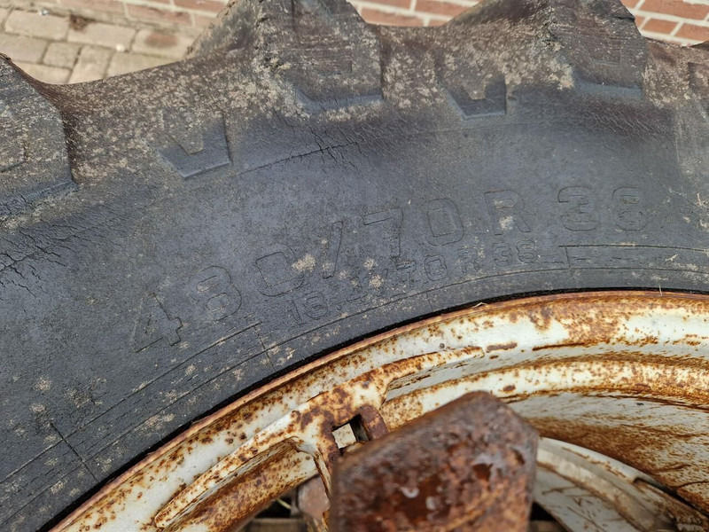 SET dubbellucht banden - Neumáticos y llantas: foto 4 SET dubbellucht banden - Neumáticos y llantas: foto 4