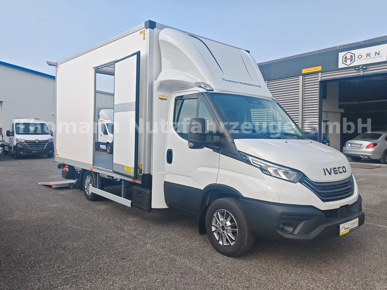 Iveco Daily 35S18 Koffer + LBW Navi/ACC Tempomat - Furgoneta: foto 1 Iveco Daily 35S18 Koffer + LBW Navi/ACC Tempomat - Furgoneta: foto 1