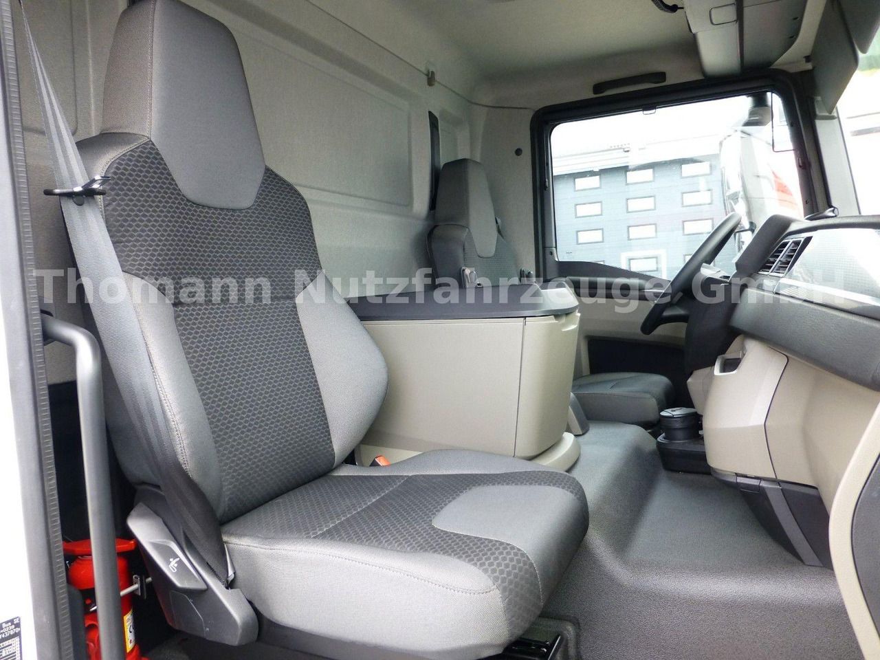 Camión caja cerrada nuevo MAN TGL 12.220 4x2 BL CH Premium Koffer LBW MAN TGL 12.220 4x2 BL CH Premium Koffer LBW: foto 18 Camión caja cerrada nuevo MAN TGL 12.220 4x2 BL CH Premium Koffer LBW MAN TGL 12.220 4x2 BL CH Premium Koffer LBW: foto 18