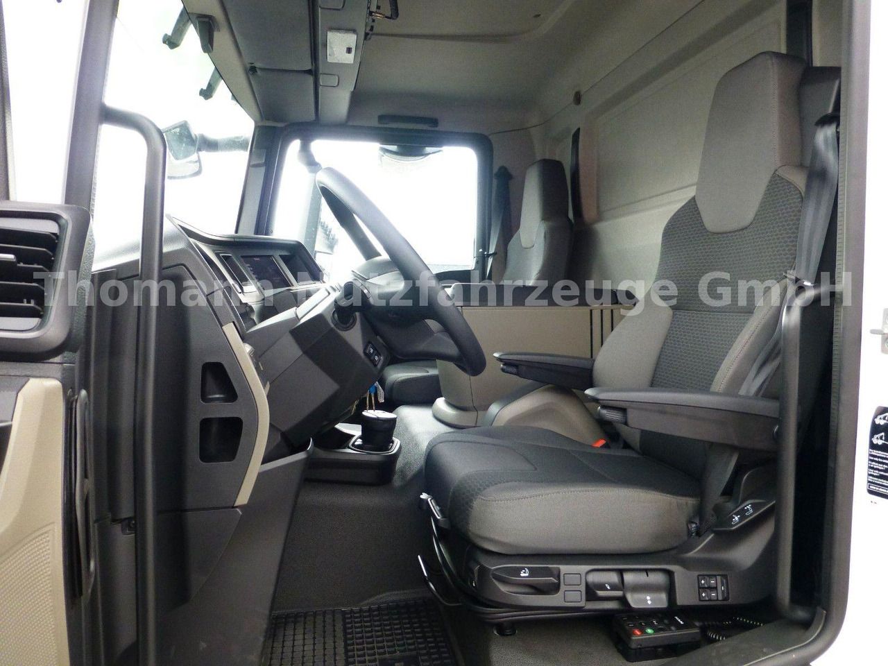 Camión caja cerrada nuevo MAN TGL 12.220 4x2 BL CH Premium Koffer LBW MAN TGL 12.220 4x2 BL CH Premium Koffer LBW: foto 17 Camión caja cerrada nuevo MAN TGL 12.220 4x2 BL CH Premium Koffer LBW MAN TGL 12.220 4x2 BL CH Premium Koffer LBW: foto 17