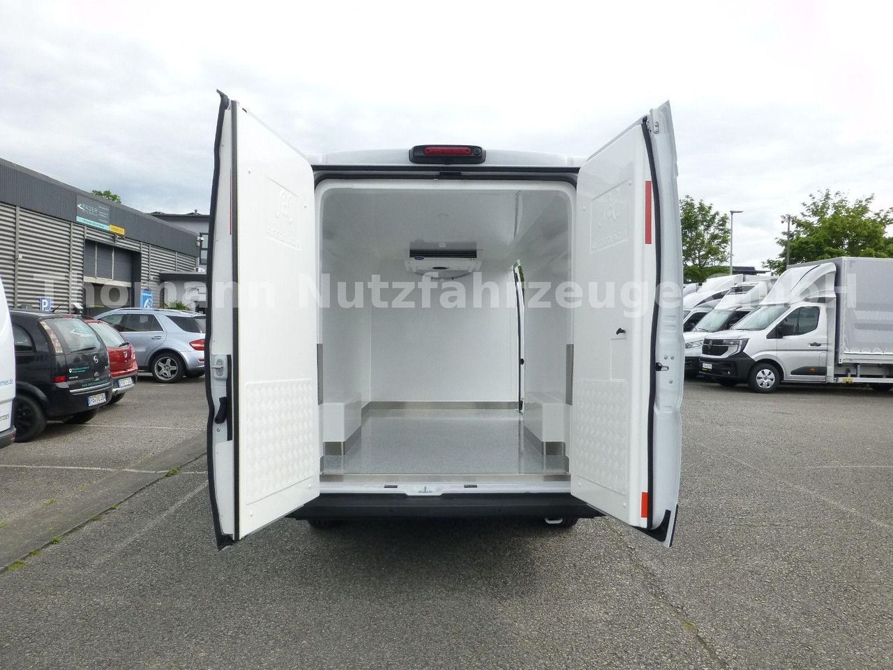 Frigorífico furgoneta nuevo Peugeot Boxer Kühlkastenwagen Carrier Xarios 300 GH Navi: foto 8