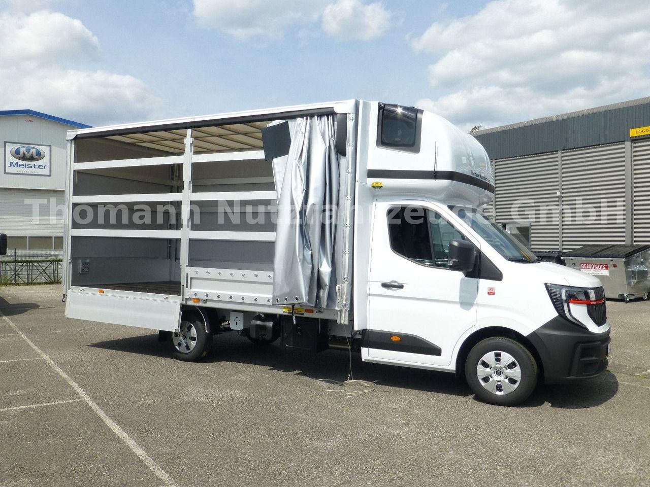 Renault NEW Master Pritsche Plane Schlafkabine - Furgoneta con caja de lona: foto 4 Renault NEW Master Pritsche Plane Schlafkabine - Furgoneta con caja de lona: foto 4