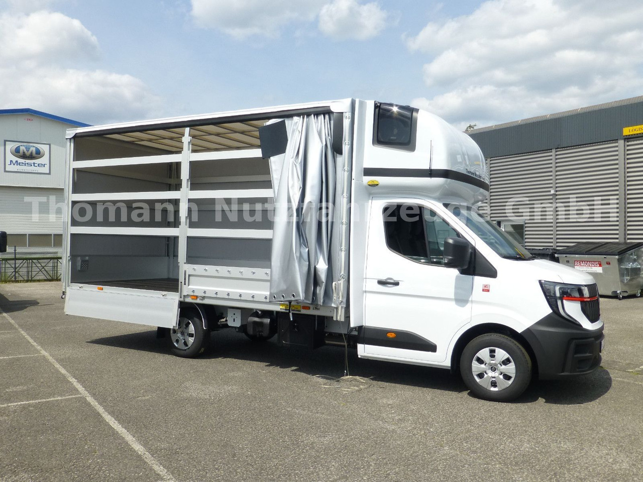 Renault NEW Master Pritsche Plane Schlafkabine - Furgoneta con caja de lona: foto 4 Renault NEW Master Pritsche Plane Schlafkabine - Furgoneta con caja de lona: foto 4