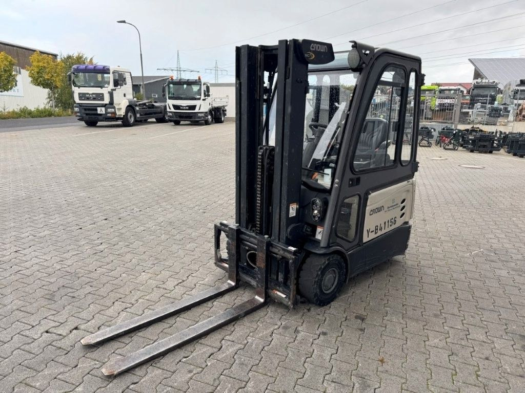 Crown SCT6020-1.3 / Triplex 4,3m / Batterie 06/2020 - Carretilla elevadora eléctrica: foto 5 Crown SCT6020-1.3 / Triplex 4,3m / Batterie 06/2020 - Carretilla elevadora eléctrica: foto 5
