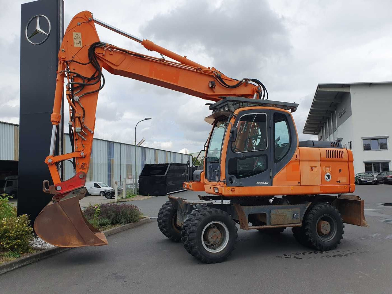 Doosan DX190W / 2008 / 12.349h / 1x Tieflöffel - Excavadora de ruedas: foto 2 Doosan DX190W / 2008 / 12.349h / 1x Tieflöffel - Excavadora de ruedas: foto 2