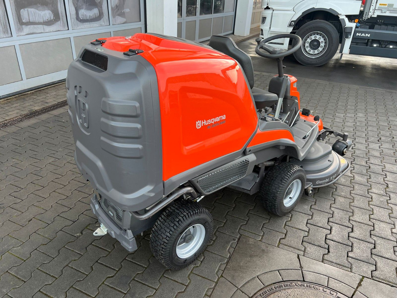 Husquarna RC 320Ts AWD / Rasenmäher / nur 7,6h ! - Cortacésped: foto 5 Husquarna RC 320Ts AWD / Rasenmäher / nur 7,6h ! - Cortacésped: foto 5