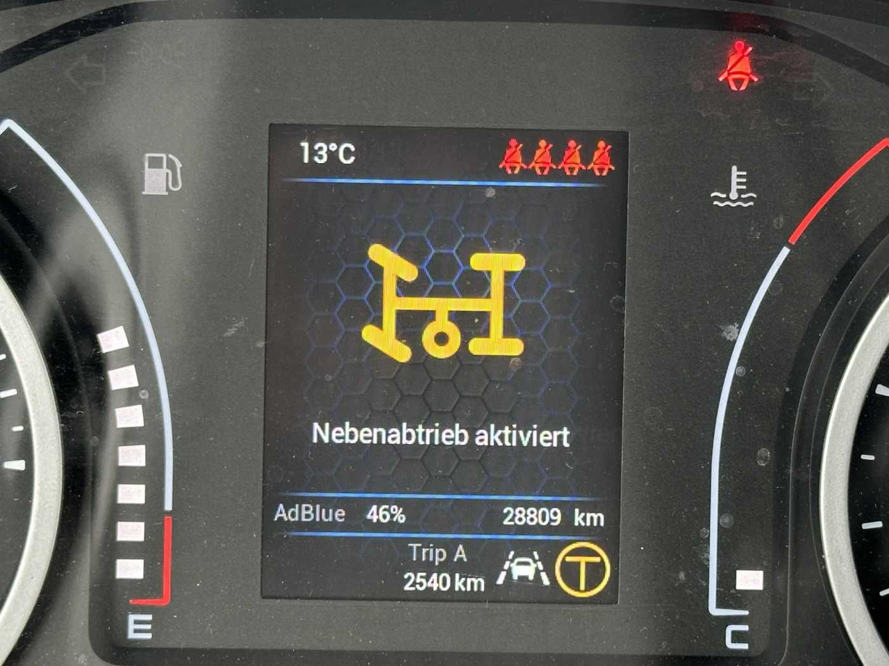 Leasing financiero de  Iveco 70C18H 3-S.Kipper *R.3750mm*7Sitze*AHK* leasing Iveco 70C18H 3-S.Kipper *R.3750mm*7Sitze*AHK*: foto 15 Leasing financiero de  Iveco 70C18H 3-S.Kipper *R.3750mm*7Sitze*AHK* leasing Iveco 70C18H 3-S.Kipper *R.3750mm*7Sitze*AHK*: foto 15