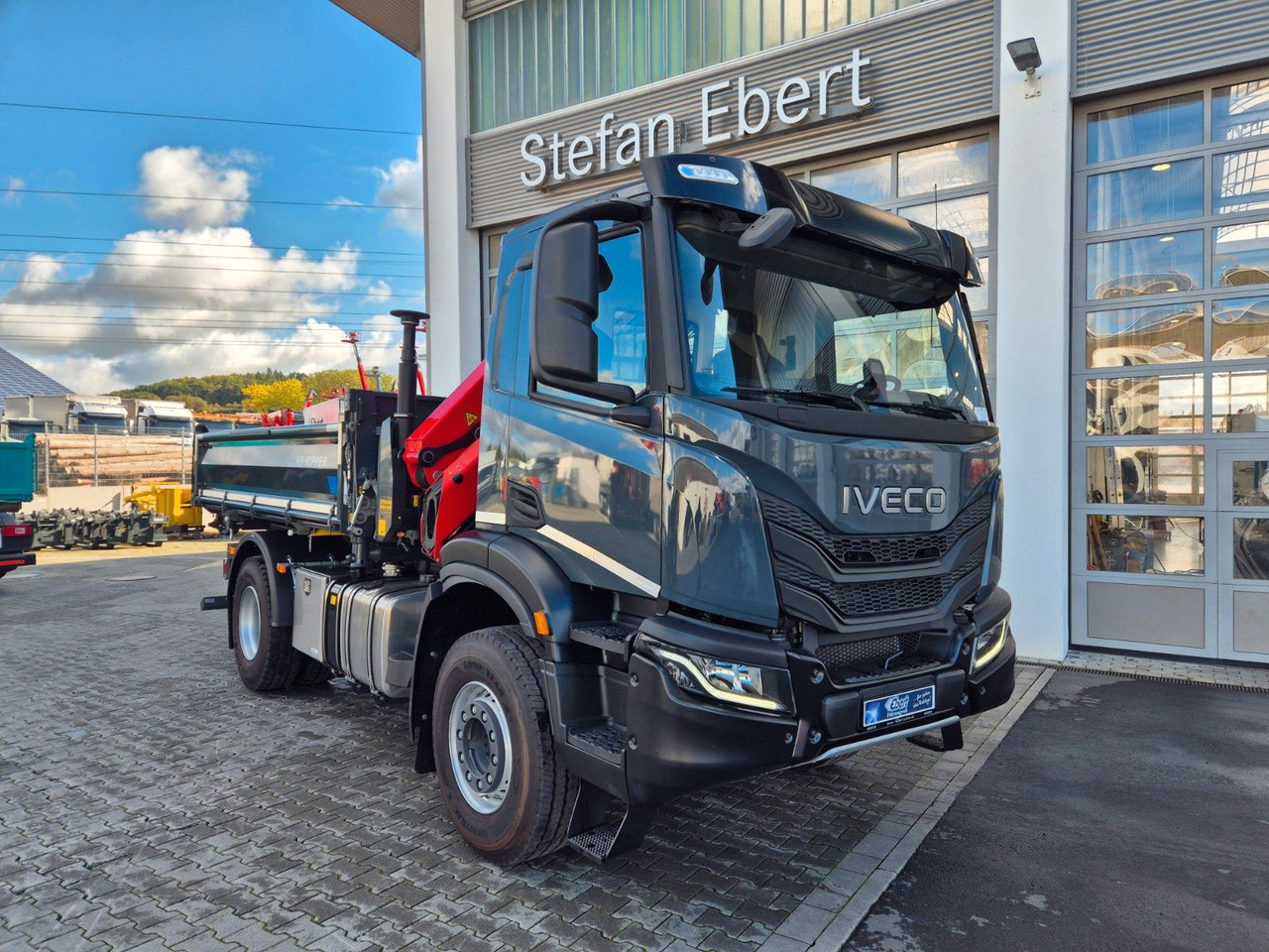 Iveco AD200X46/P HR OFF Palfinger PK 12.501 Funk AHK - Volquete camión, Camión grúa: foto 3 Iveco AD200X46/P HR OFF Palfinger PK 12.501 Funk AHK - Volquete camión, Camión grúa: foto 3