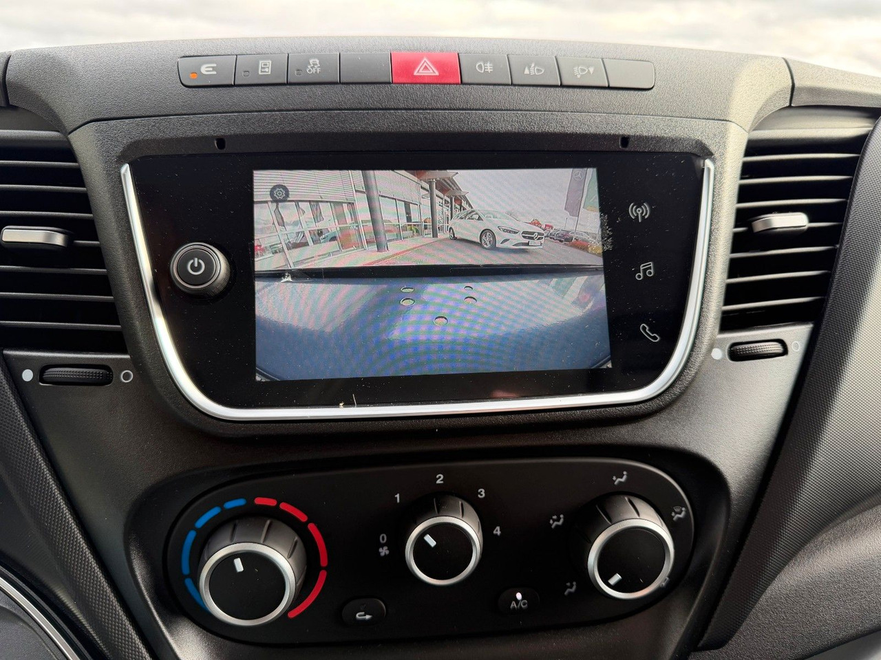 Volquete furgoneta Iveco Daily 35S14 A8*R3.450mm*Automatik*Kamera*2Sitze*: foto 16 Volquete furgoneta Iveco Daily 35S14 A8*R3.450mm*Automatik*Kamera*2Sitze*: foto 16