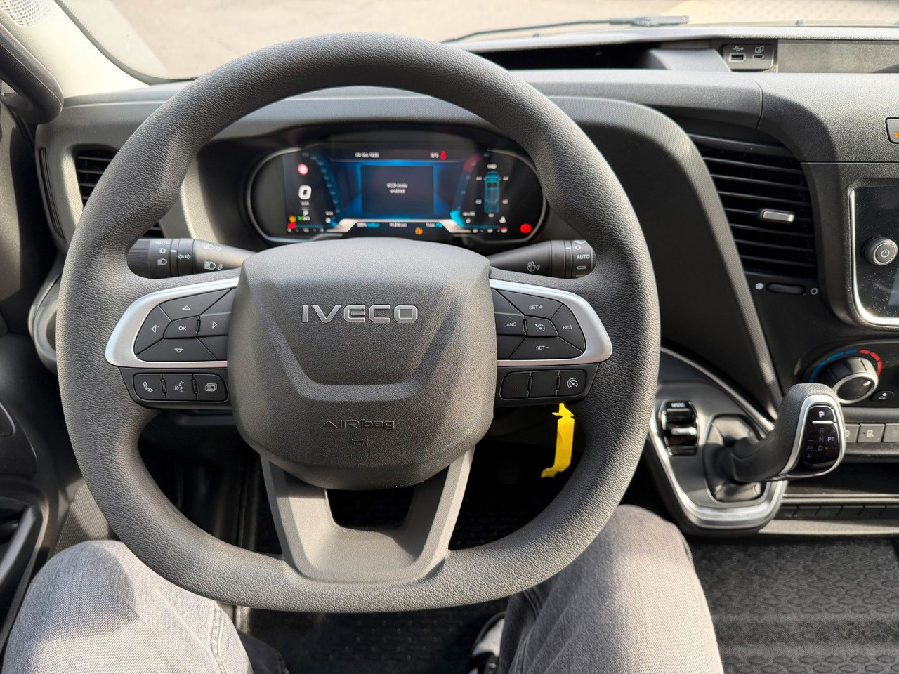 Leasing financiero de Iveco Daily 35S14 A8*R3.450mm*Automatik*Kamera*3Sitze* leasing Iveco Daily 35S14 A8*R3.450mm*Automatik*Kamera*3Sitze*: foto 11 Leasing financiero de Iveco Daily 35S14 A8*R3.450mm*Automatik*Kamera*3Sitze* leasing Iveco Daily 35S14 A8*R3.450mm*Automatik*Kamera*3Sitze*: foto 11