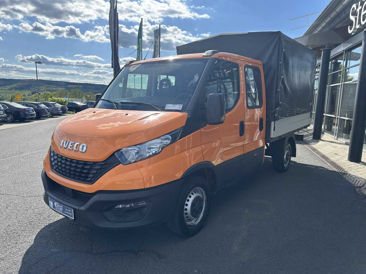 Iveco Daily 35S14 Pritsche+Plane *AHK*Ladekran*7-Sitze - Furgoneta con caja de lona: foto 3 Iveco Daily 35S14 Pritsche+Plane *AHK*Ladekran*7-Sitze - Furgoneta con caja de lona: foto 3